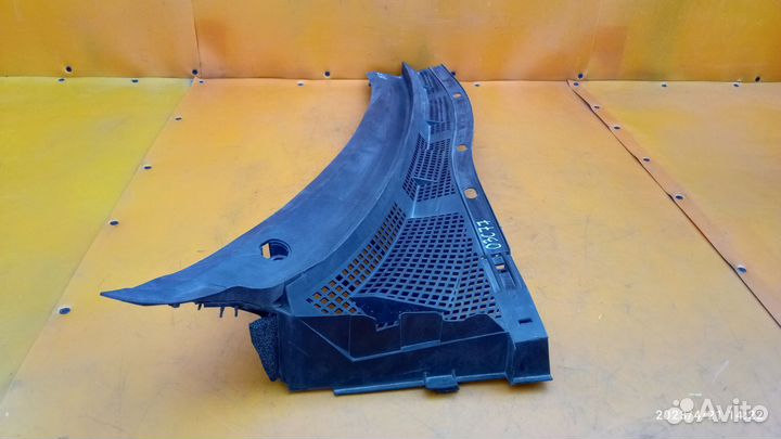 Жабо дворников для Mazda 3 2003-2009