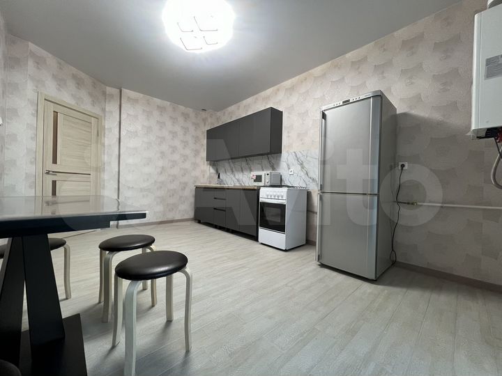 2-к. квартира, 65 м², 2/12 эт.