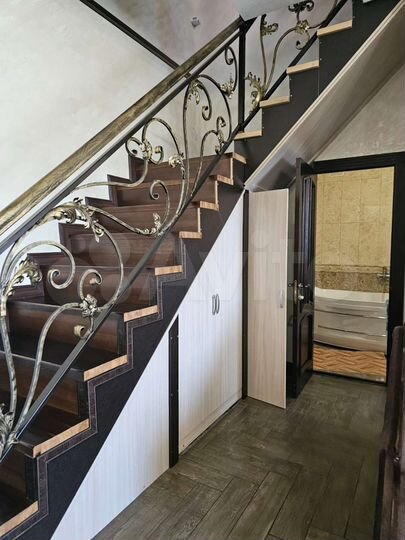 4-к. квартира, 100 м², 3/3 эт.