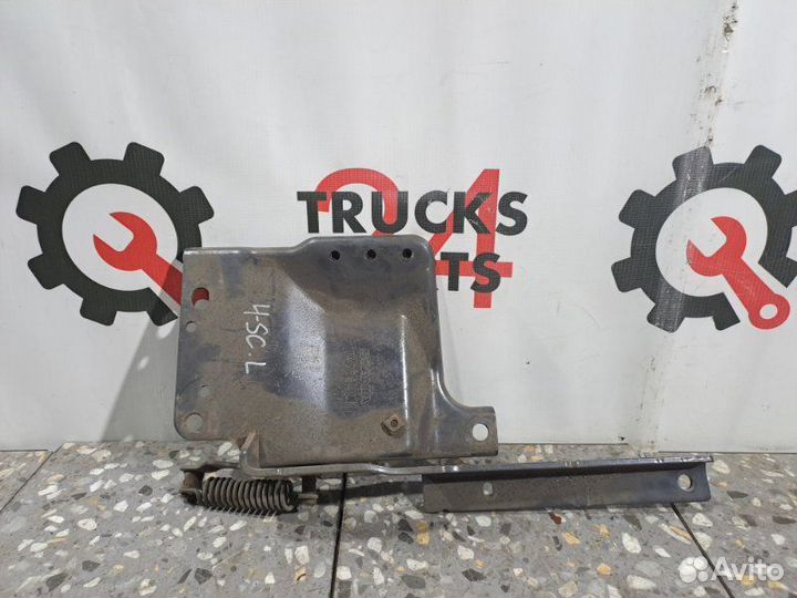 Петля нижней решетки радиатора левая Scania 5 P