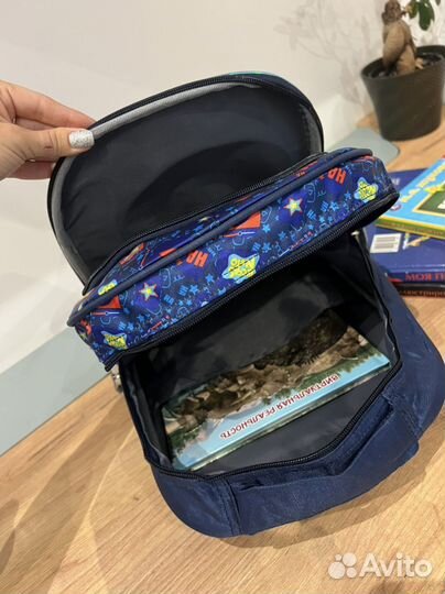 Новый школьный рюкзак для младших классов