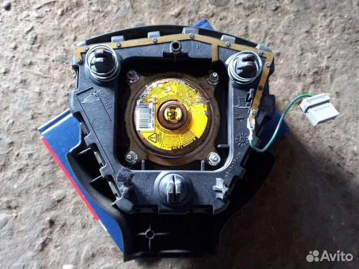 Подушка безопасности водителя nissan note E 11