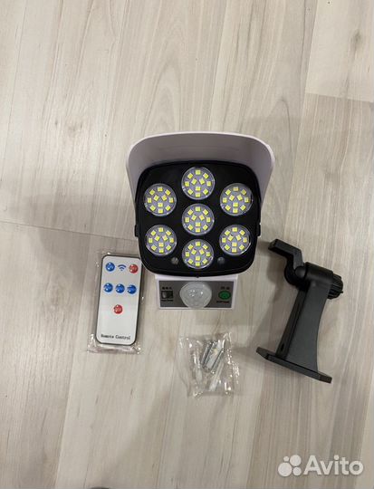 Фонарь на солнечной батарее с датчком движения