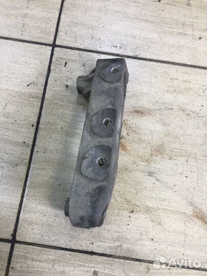 Кронштейн двигателя правый Opel Astra J OPC A20NFT