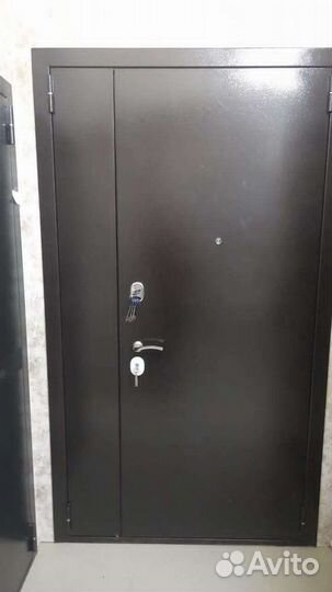 Дверь входная металлическая новая