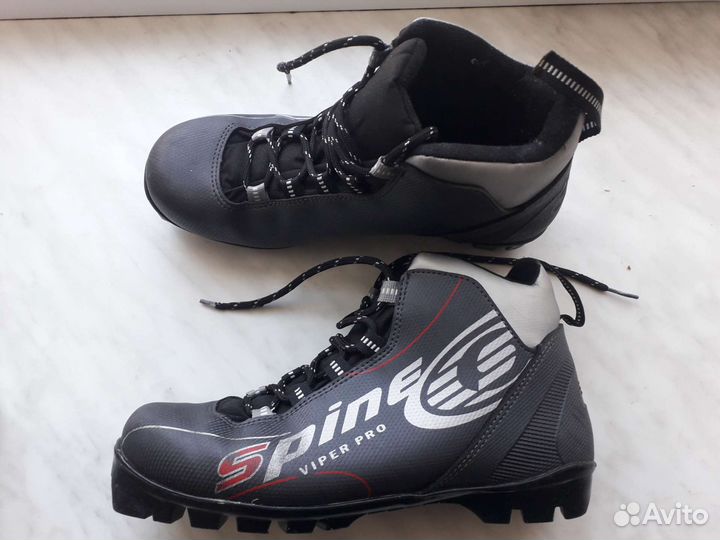 Лыжные ботинки