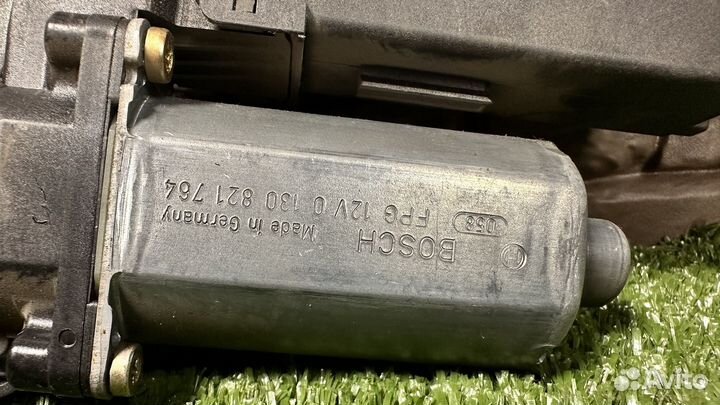 Моторчик стеклоподъемника audi A4 передний правый