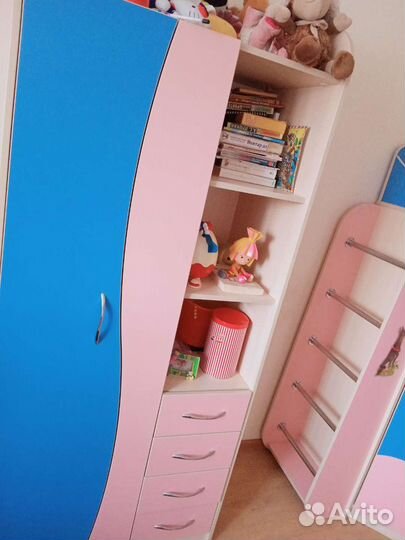 Двухъярусная кровать с матрасом со шкафом