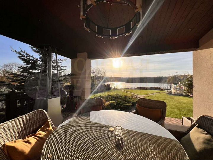 Дом 750 м² на участке 30 сот.