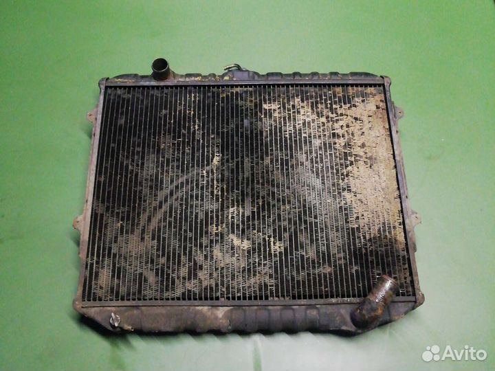 Радиатор охлаждения двигателя mitsubishi Pajero 2
