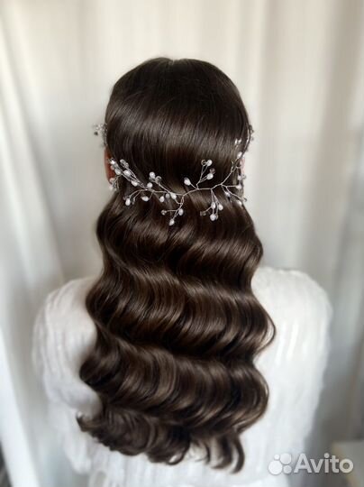 Прическа с выездом, локоны, плетение кос