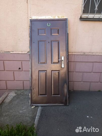 Дверь входная металлическая от застройщика