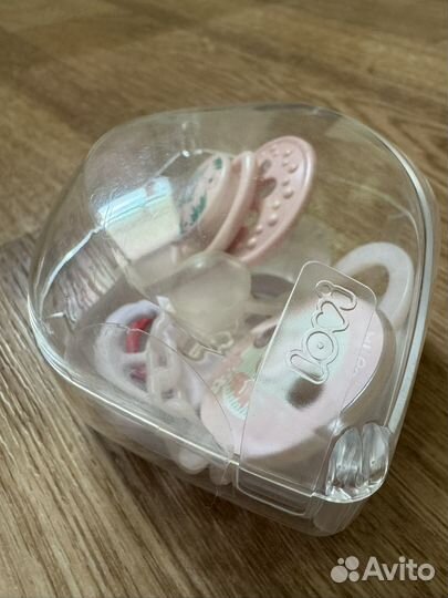 Соски пустышки в наборе lovi в контейнере новые