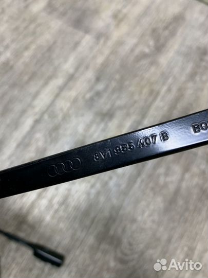 Audi A3 8V Поводок стеклоочистителя передний LH RH