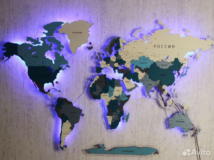 Карта мира из дерева с подсветкой