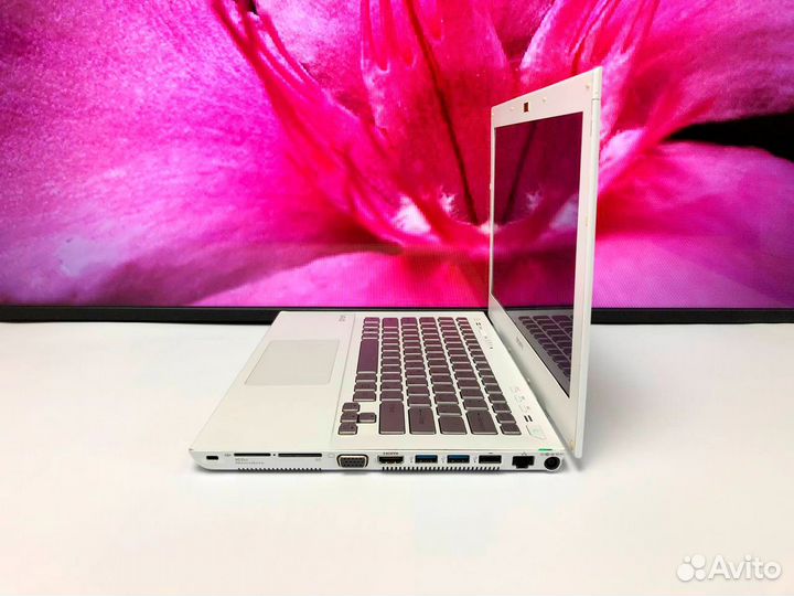 Ноутбук Sony Vaio c гарантией Intel i3