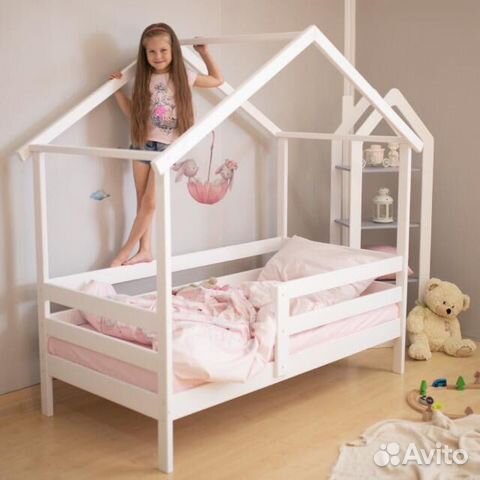 Кроватка для малышаТеремок из массива с бортиком