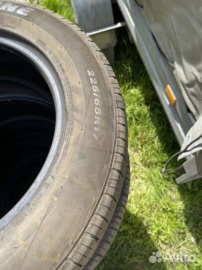 Roadstone N'Fera RU5 225/65 R17 106V