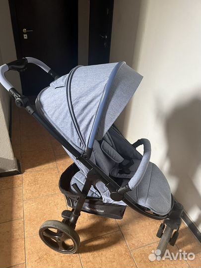 Коляска трехколесная