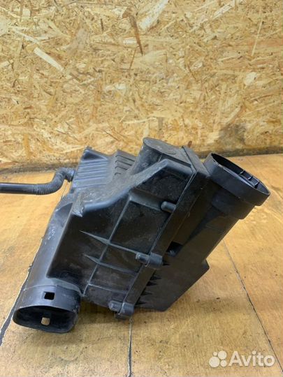 Корпус воздушного фильтра Volkswagen Golf 5 BMN