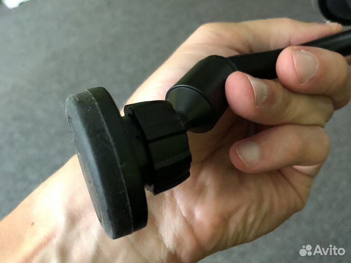 Автомобильный держатель для телефона на присоске