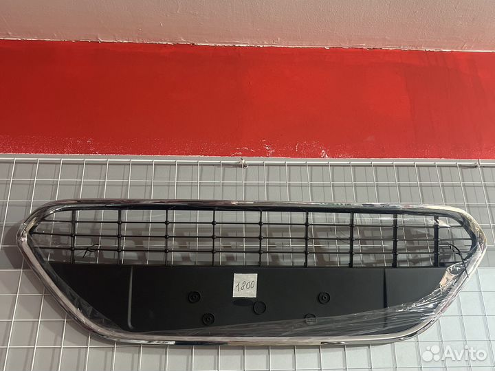 Решетка центральная с молдингой ford focus 2