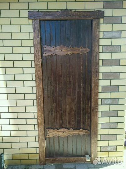Дверь из дерева