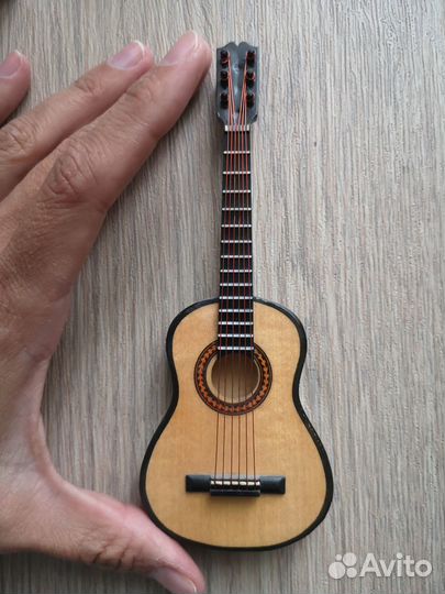 Гитара сувенир для коллекционеров