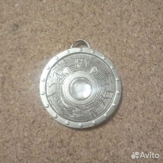 Медальон-жетон DWA