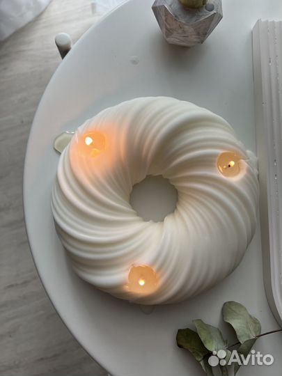 Гигантская свеча с тремя фитилями
