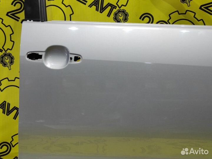 Дверь передняя правая Toyota Ist NCP60 2NZ-FE