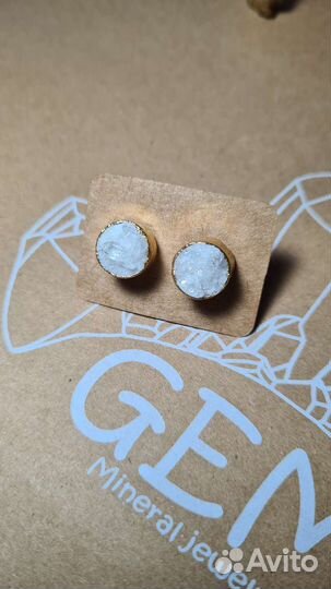 Серьги - гвоздики с кварцем (белый)