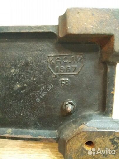 Чугунные часы Хранитель времени