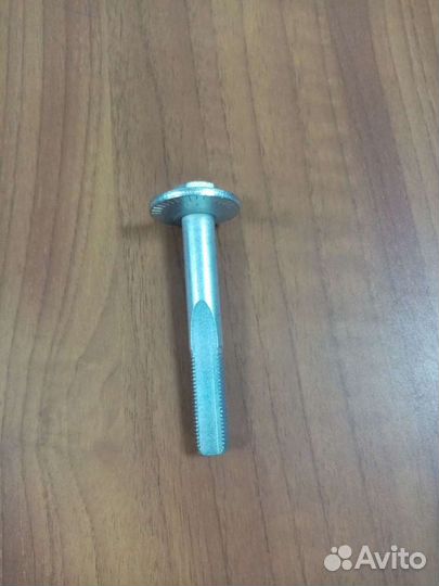 Болт сход-развала задний mitsubishi