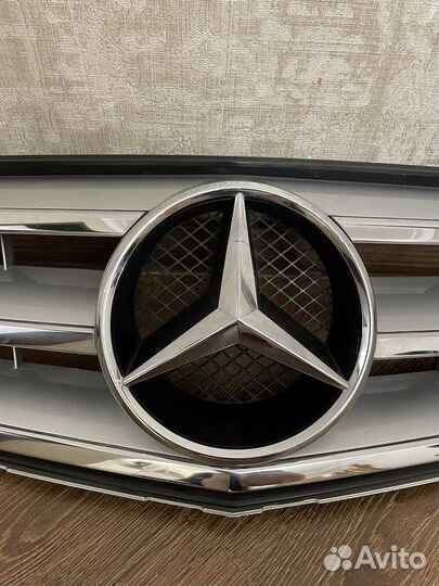 Решетка радиатора мерседес w204