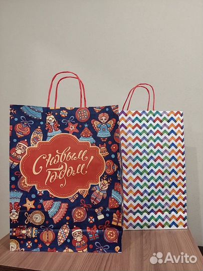 Бумажные подарочные пакеты с ручками