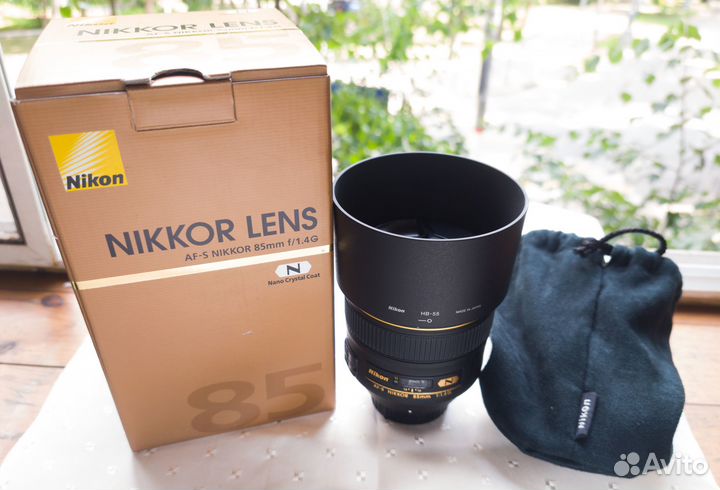 Nikon AF-S nikkor 85mm f/1.4G / HB-55