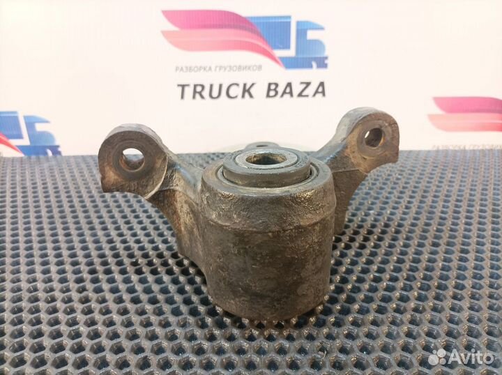 7484099250 Кронштейн передней рессоры