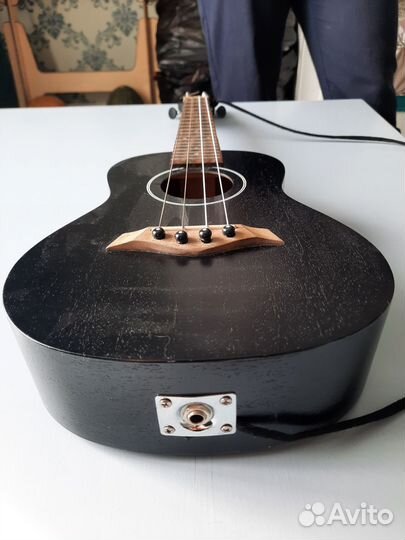 Укулеле с пьезо звукоснимателем
