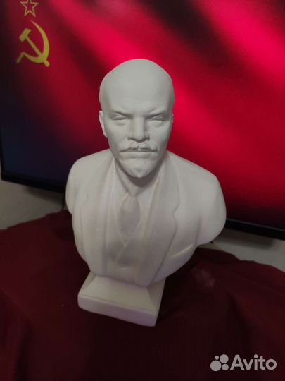 Бюст Сталина, Ленина, Дзержинского и Путина