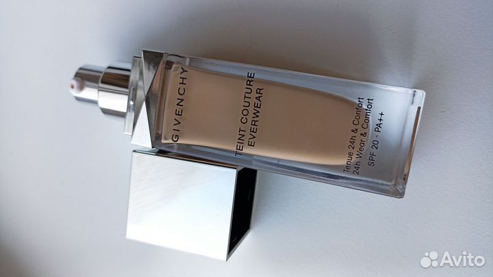 Тональный крем Givenchy