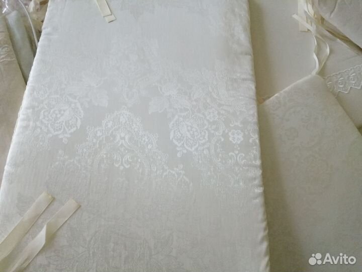 Красивый комплект в кроватку бу