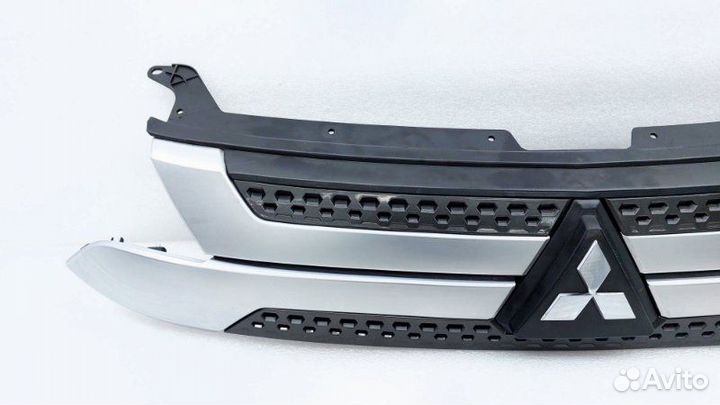 Б/У Б/У Решетка радиатора Состояние хорошее