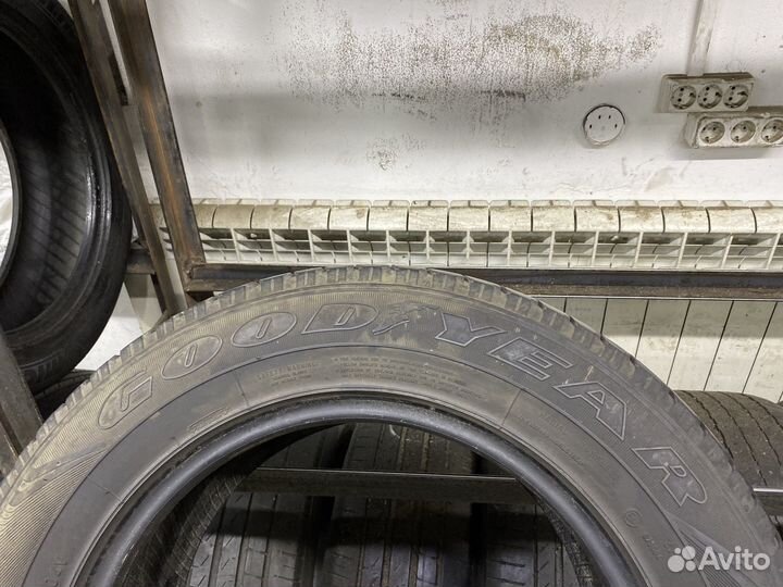 Goodyear Wrangler HP All Weather 235/65 R17 104V