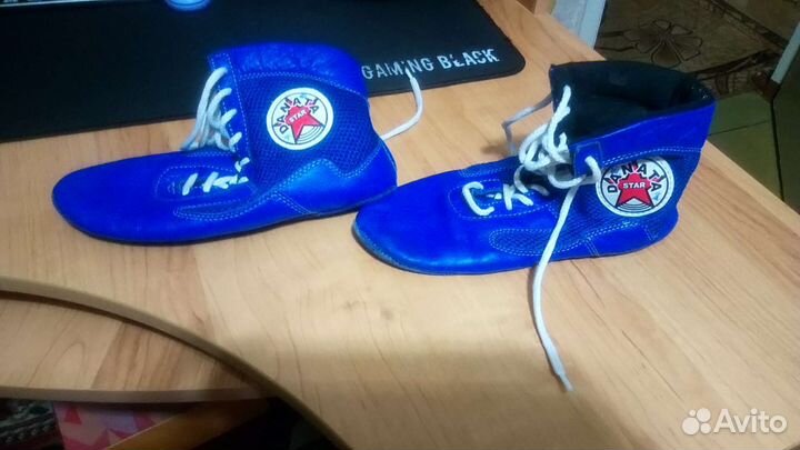 Борцовки и перчатки