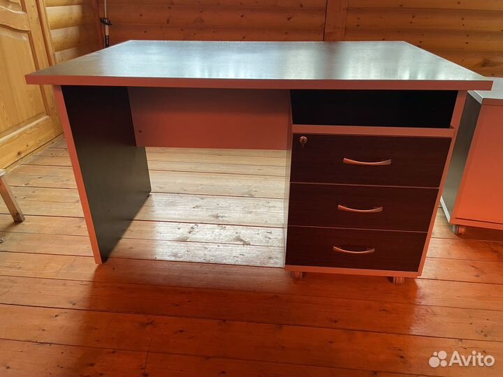 Стол с тумбой письменный, компьютерный, офисный