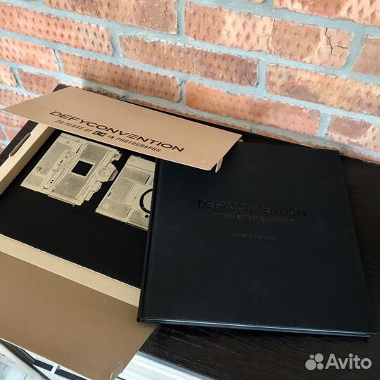 Альбом DC Defy Convention 20th Anniversary Book