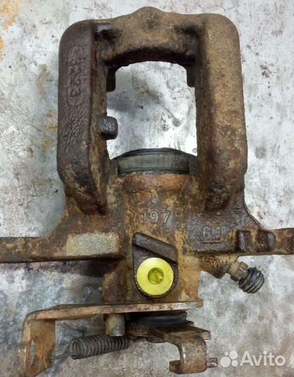 Суппорт задний левый Opel Mokka