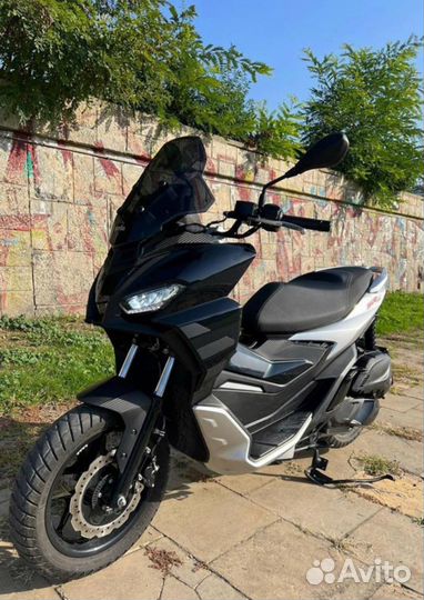 Aprilia SR GT 200 новый