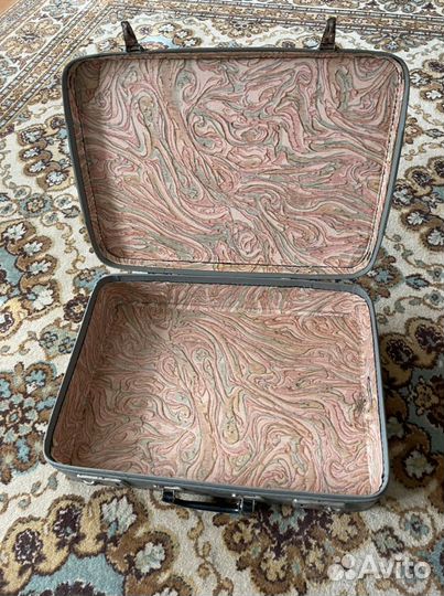 Чемодан ретро для интерьера